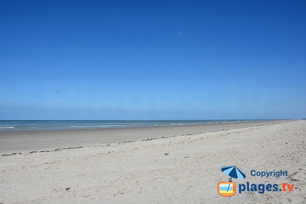 Sable blanc sur la plage de St Quentin en Tourmont