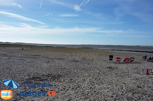 Vue sur Le Crotoy depuis la plage de St Valery sur Somme