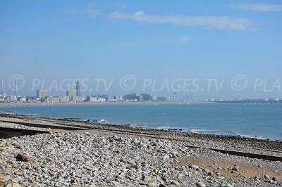 Vue sur Le Havre depuis la plage de Sainte-Adresse