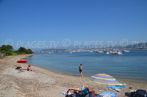 Plage de sable sur les Iles de Lérins