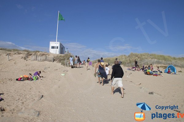 Plage surveillée à Plouharnel - presqu'ile de Quiberon