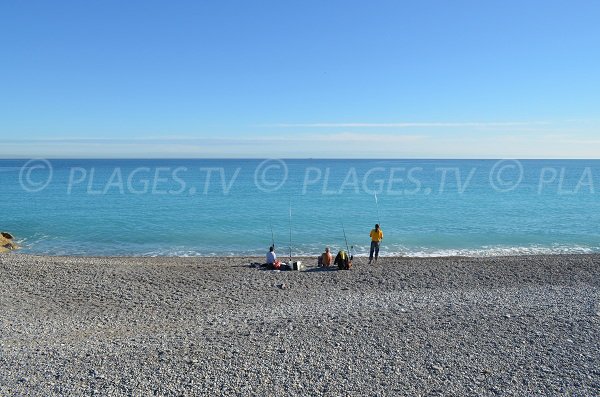 Außerhalb der Saison kommen Fischer an diesen Strand