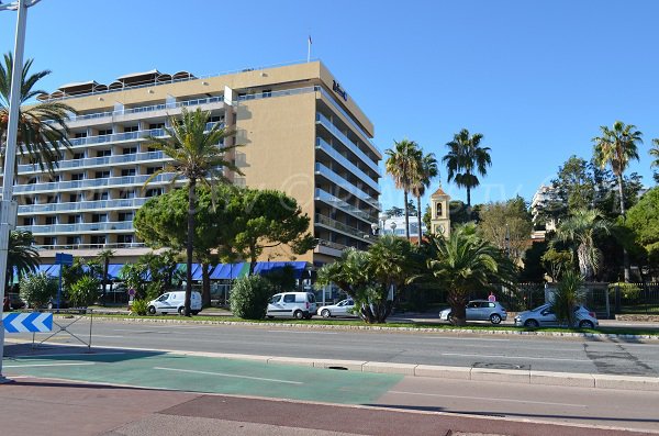 Plage Ste Hélène est face au Radisson de Nice