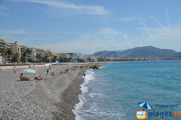 Pendenza delle spiagge nizzarde e accentuata