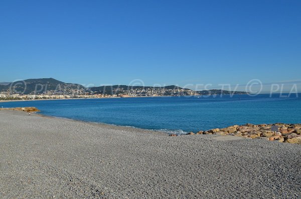 Strand von Ste Hélène in Nizza