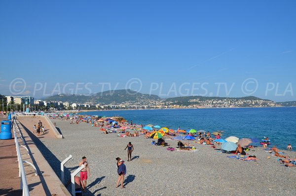 Photo de la plage de Ste Hélène de Nice en été