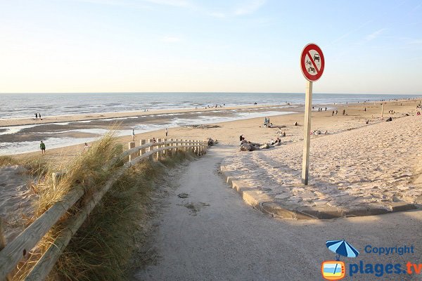 L'accesso della spiaggia Sud di Hardelot da un piano inclinato