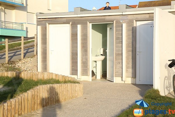 Toilets on the Hardelot beach