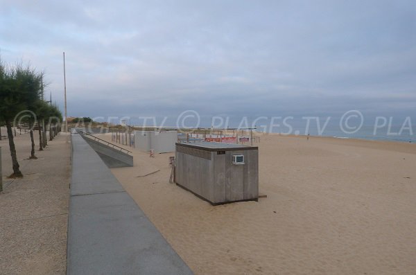 Pedestrian promenade on the southern Hossegor beach