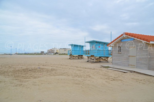 Poste de secours sur la plage Sud de Montalivet