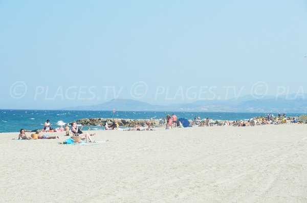 Spiaggia a Saint Cyprien vicino alla Bocal del Tech