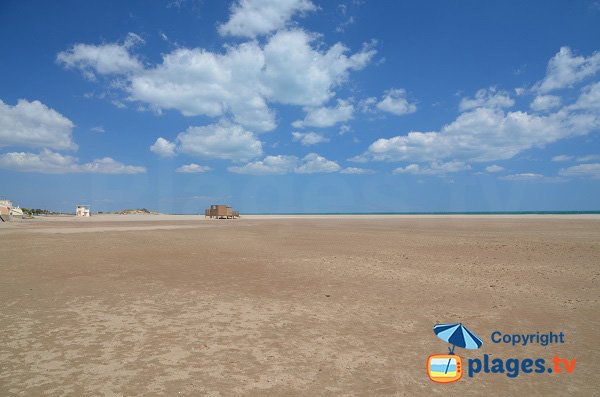 Large sand beach in St Pierre sur Mer