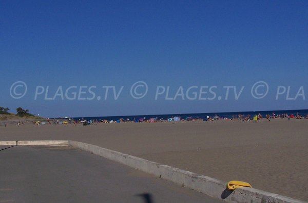 Plage sud de St Pierre sur Mer dans l'Aude