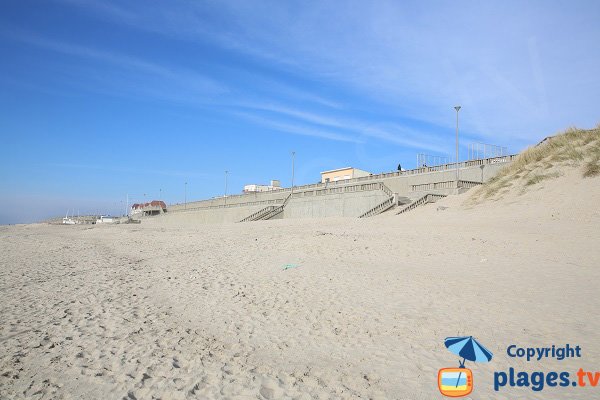 Plage Sud de Stella avec vue sur le centre de la station