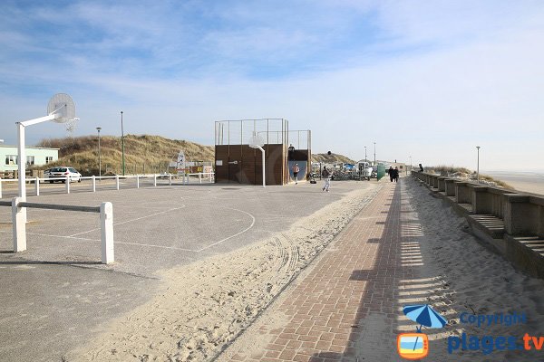 Basketball court and skate park - Stella-Plage