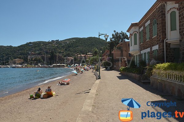 Maisons sur le bord de la plage de Suveret - Théoule