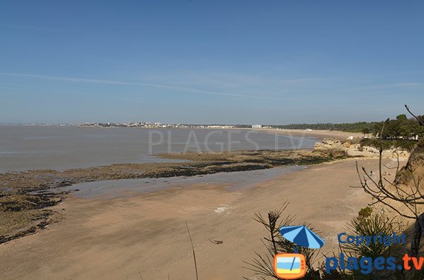 Suzac beach in St Georges de Didonne with view on Grande Plage