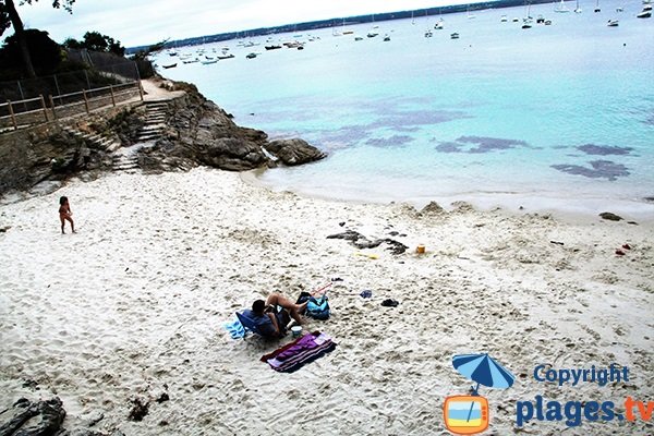 Plage avec une eau claire à Fouesnant - Tadamec'hed