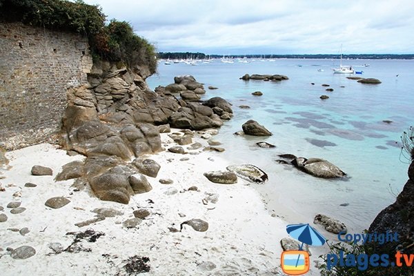 Petite crique sur le sentier des douaniers de Fouesnant