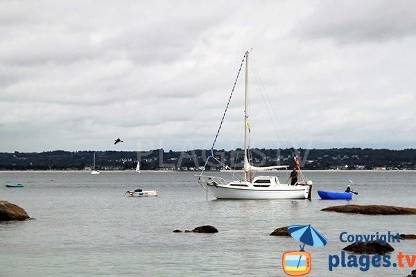 Pêcheurs dans la baie de Fouesnant en bateau