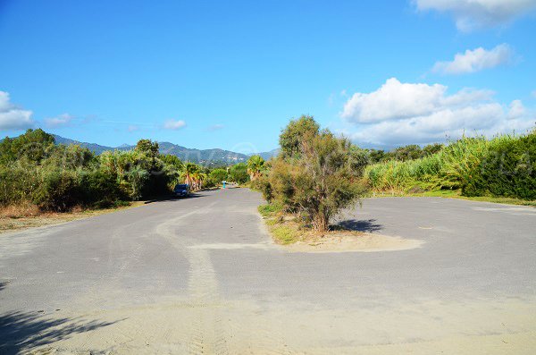 parcheggio della spiaggia a Taglio Isolaccio - Corsica