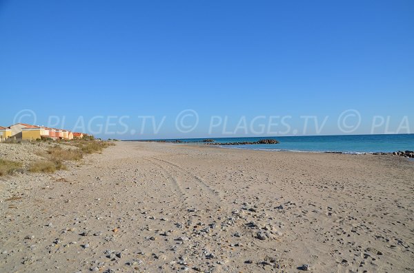 Beach in Frontignan between port and Aresquiers