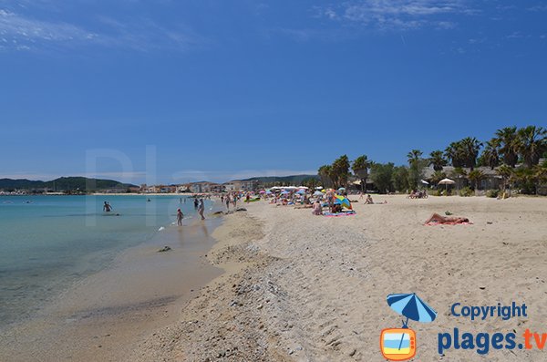 Vue sur Port-Grimaud depuis la plage des Tamaris