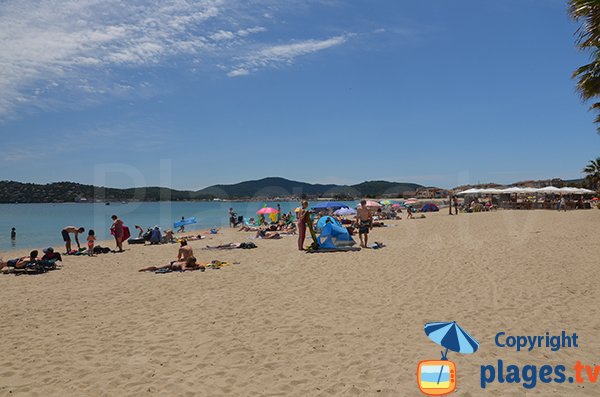 Belle plage à proximité du centre de Port-Grimaud