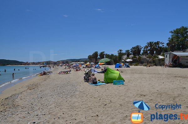 Plage avec vue sur Port Grimaud