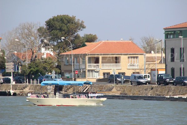 Bateau navette pour traverser l'Hérault