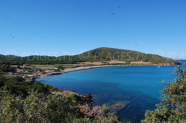 Plage dans la baie de Tamarone