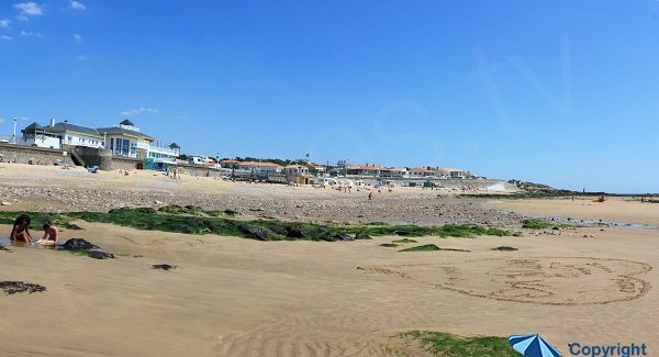 Front de mer au château d'Olonne à côté de la plage du Tanchet