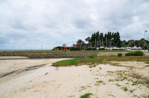 Plage à côté du port de Taussat de Lanton