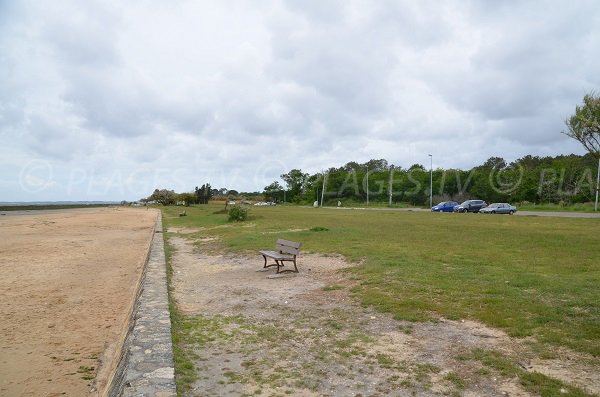 Plage de Taussat au niveau du port ostréicole de Cassy