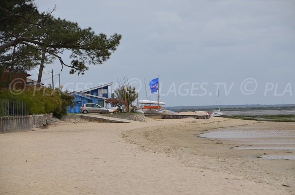 Plage de Taussat au niveau de la base nautique de Lanton