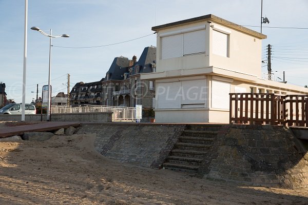 Lifeguard station of Temple beach