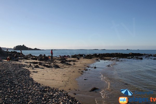 Plage avec du sable à Térénez