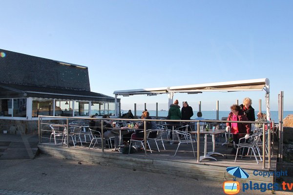 Bar restaurant sur la plage de Térénez