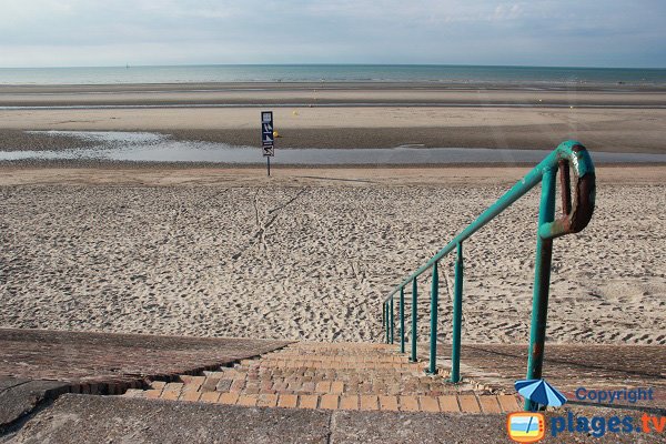 Accès à la plage du Terminus à Dunkerque