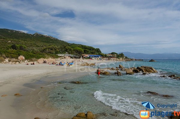 Plage de sable fin à Ajaccio - Terre Sacrée