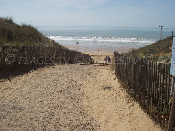 Access 150 of Terrière beach in La Tranche sur Mer