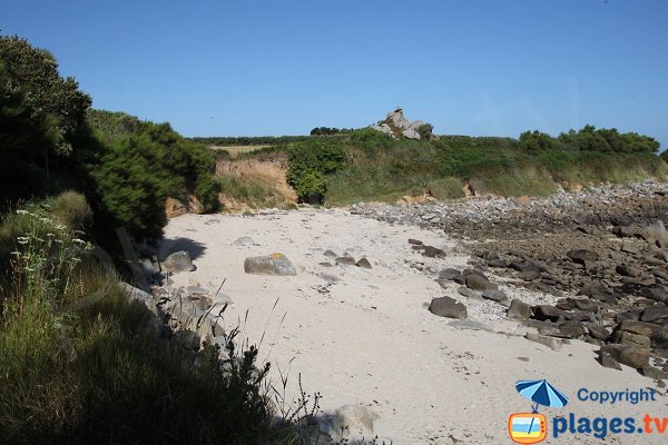 Coastal footpath and confidential cove in Cléder - Brittany