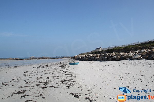 Plage orientée ouest à Santec