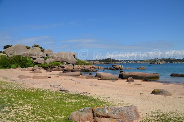 Beach in Trégastel next to Ploumanach