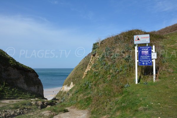 Vue sur la plage d'Antifer depuis les falaises