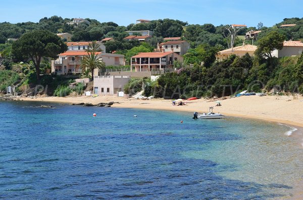 Extrémité nord de la plage de Tiuccia en Corse
