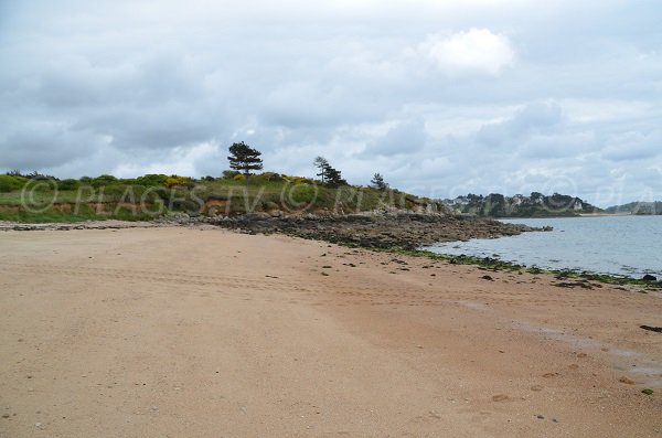 Plage de sable peu connue à Trébeurden