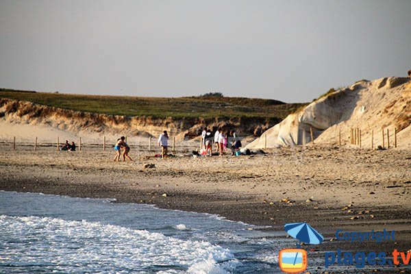 Plage jeune en Bretagne - La Torche