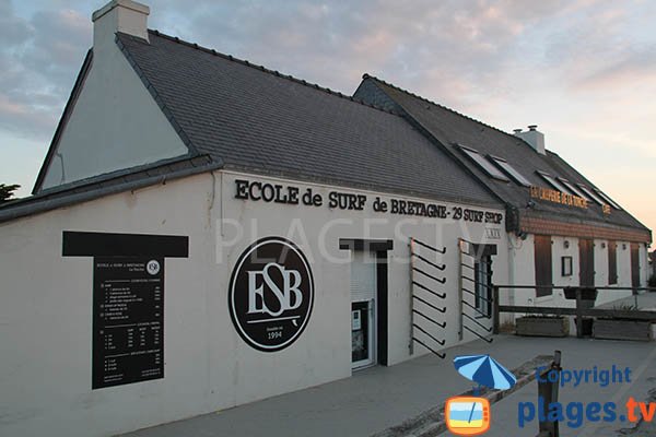 Ecole de surf à côté de la plage de la Torche - Finistère