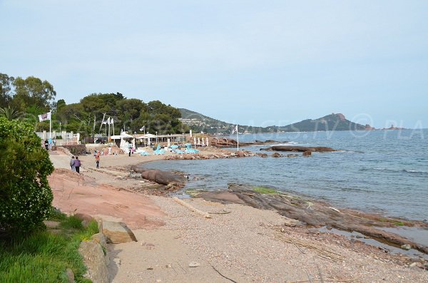 Schildkrötenstrand mit Blick auf den Dramont und die Ile d'Or